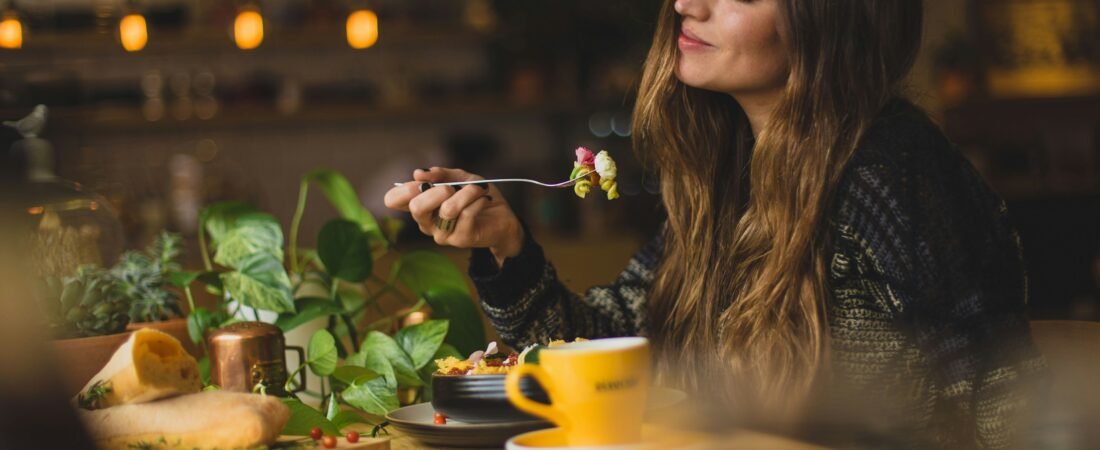 Alimentação e Suplementos para Mulher Emagrecer Sem Perder Massa Muscular (Guia 2026)