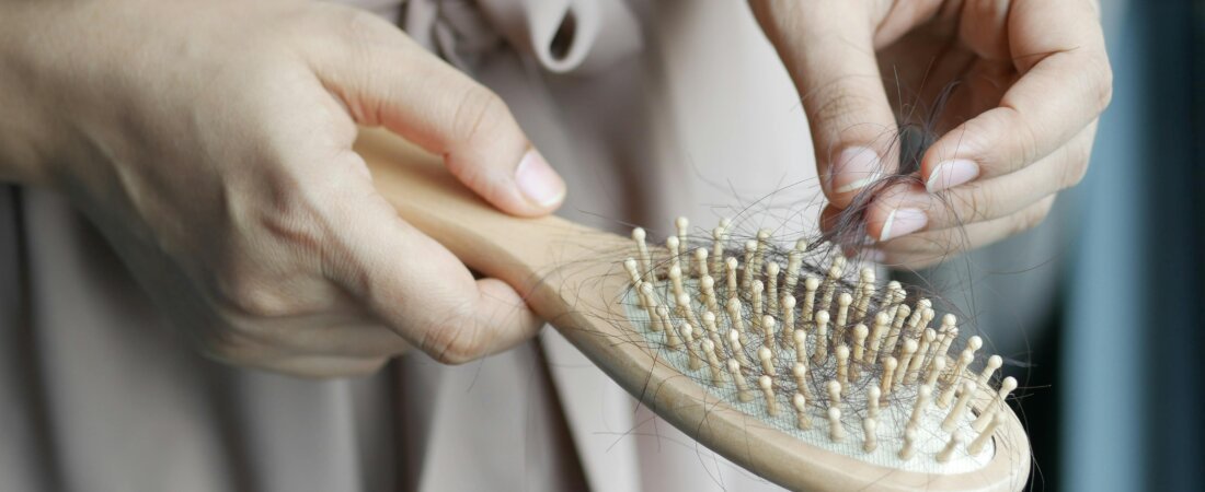 Creatina causa queda de cabelo? O que a ciência diz em 2026